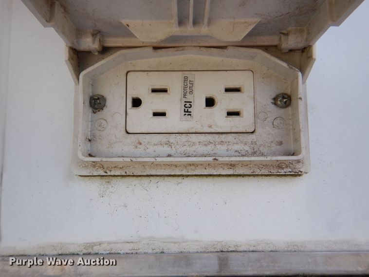 image for item DS8145 2005 Kiefer Built Genesis X-380  livestock trailer