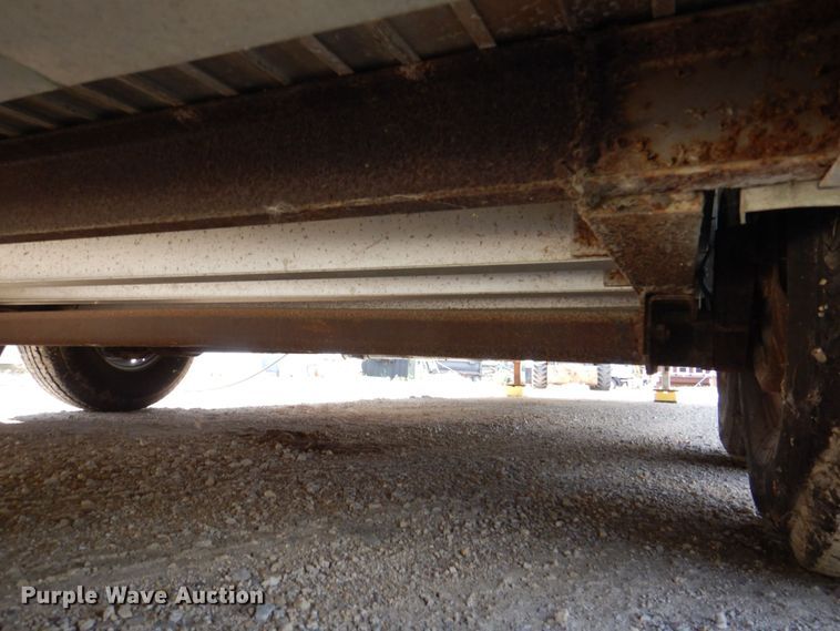 image for item DS8145 2005 Kiefer Built Genesis X-380  livestock trailer