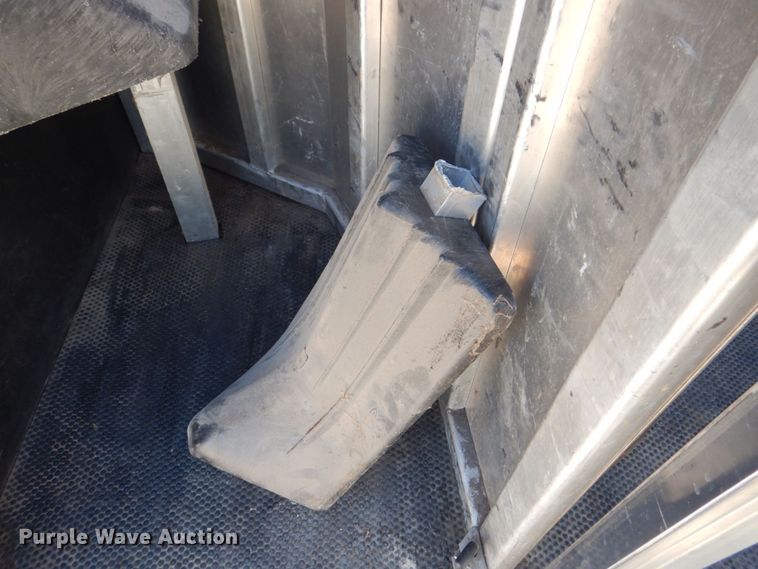 image for item DS8145 2005 Kiefer Built Genesis X-380  livestock trailer