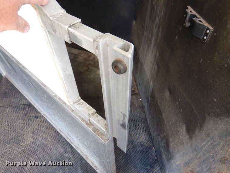 image for item DS8145 2005 Kiefer Built Genesis X-380  livestock trailer