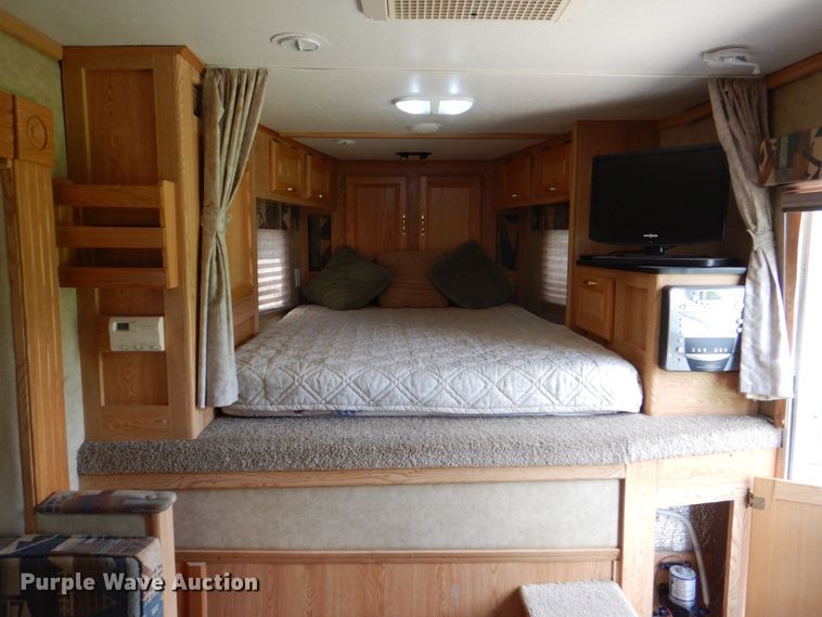 image for item DS8145 2005 Kiefer Built Genesis X-380  livestock trailer