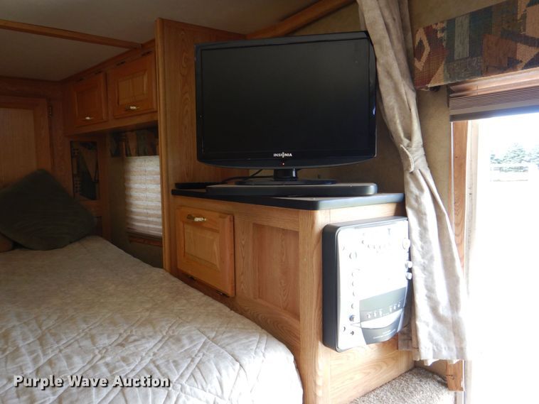 image for item DS8145 2005 Kiefer Built Genesis X-380  livestock trailer