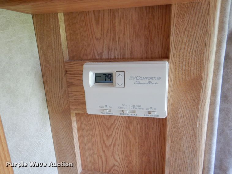 image for item DS8145 2005 Kiefer Built Genesis X-380  livestock trailer