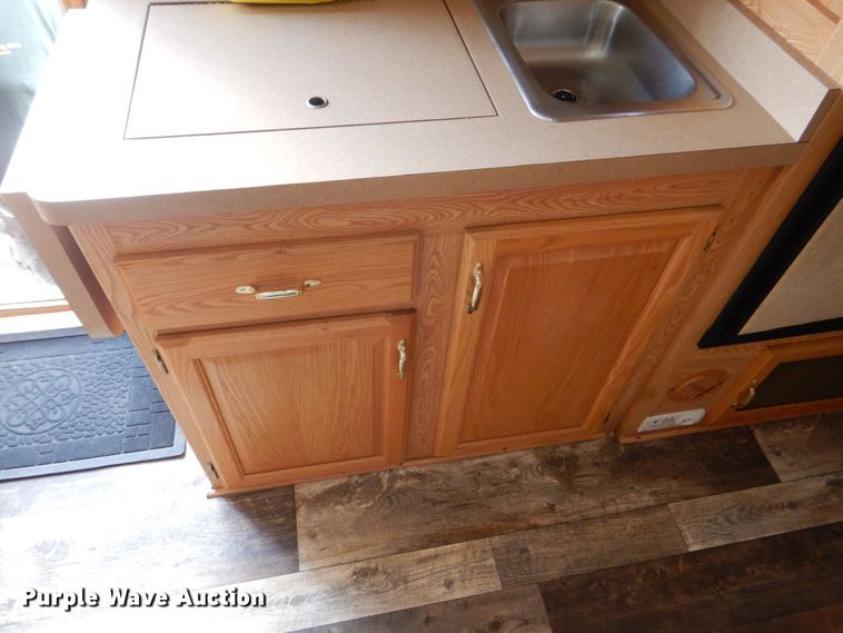 image for item DS8145 2005 Kiefer Built Genesis X-380  livestock trailer