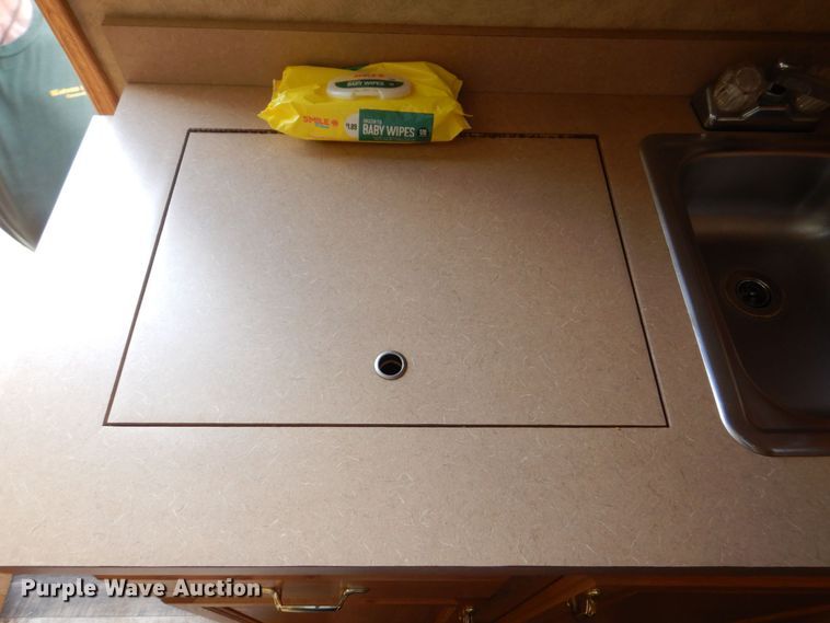 image for item DS8145 2005 Kiefer Built Genesis X-380  livestock trailer