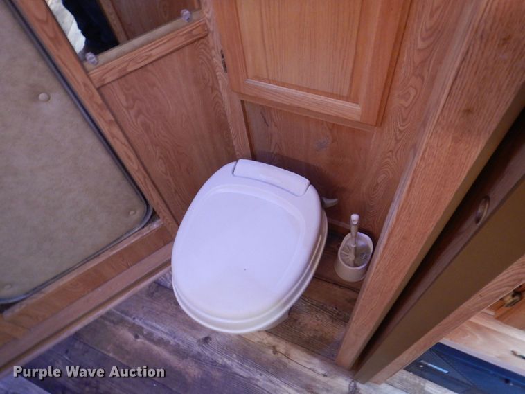 image for item DS8145 2005 Kiefer Built Genesis X-380  livestock trailer