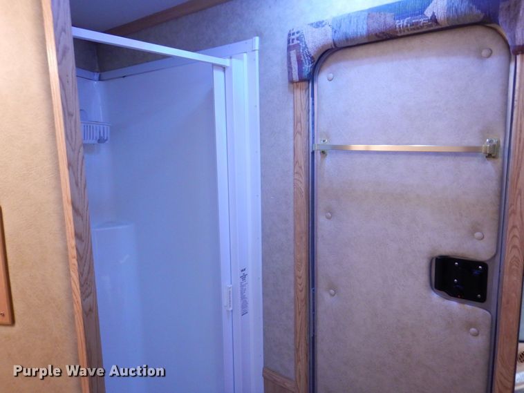 image for item DS8145 2005 Kiefer Built Genesis X-380  livestock trailer