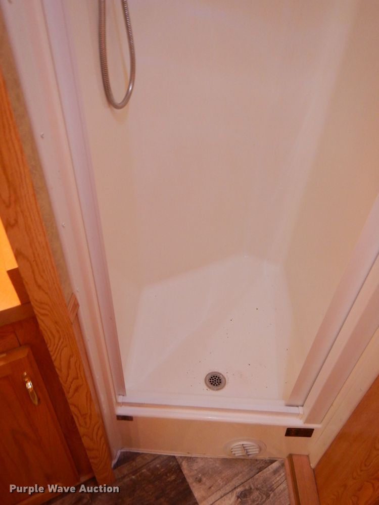 image for item DS8145 2005 Kiefer Built Genesis X-380  livestock trailer