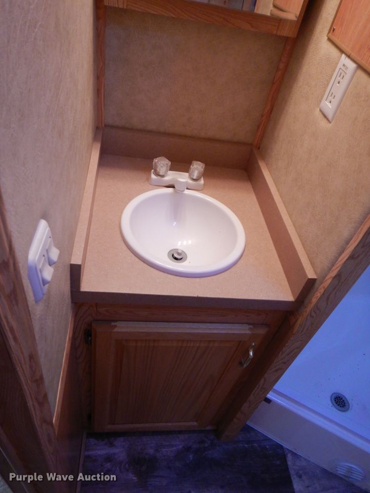 image for item DS8145 2005 Kiefer Built Genesis X-380  livestock trailer