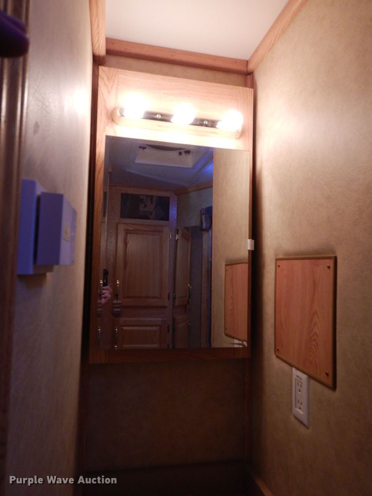 image for item DS8145 2005 Kiefer Built Genesis X-380  livestock trailer