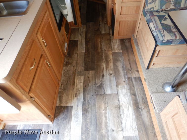 image for item DS8145 2005 Kiefer Built Genesis X-380  livestock trailer