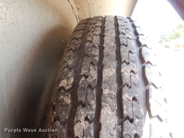 image for item DS8145 2005 Kiefer Built Genesis X-380  livestock trailer