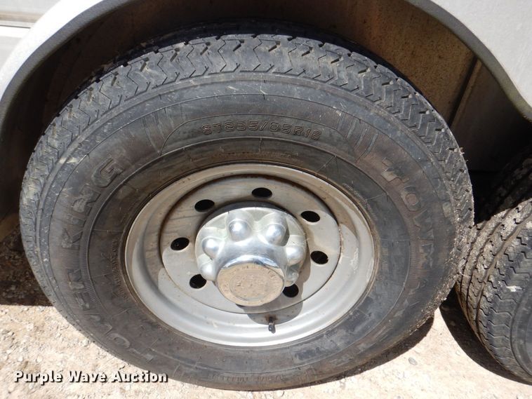 image for item DS8145 2005 Kiefer Built Genesis X-380  livestock trailer