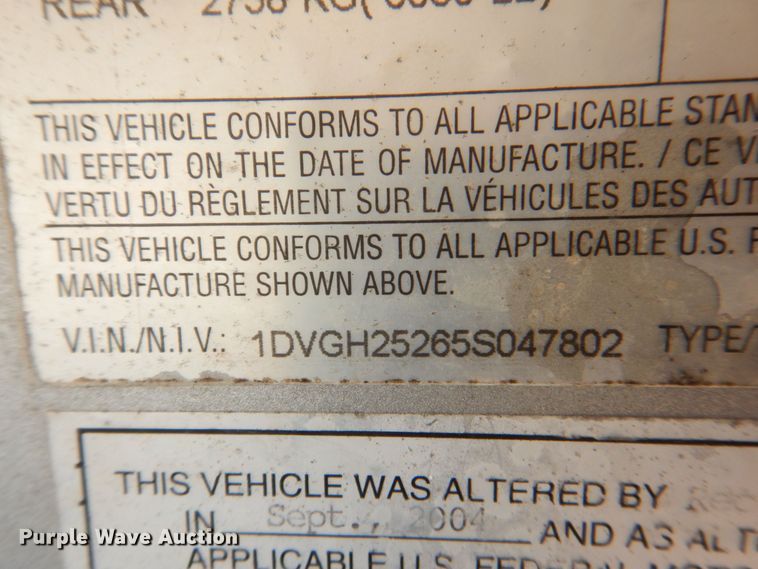 image for item DS8145 2005 Kiefer Built Genesis X-380  livestock trailer