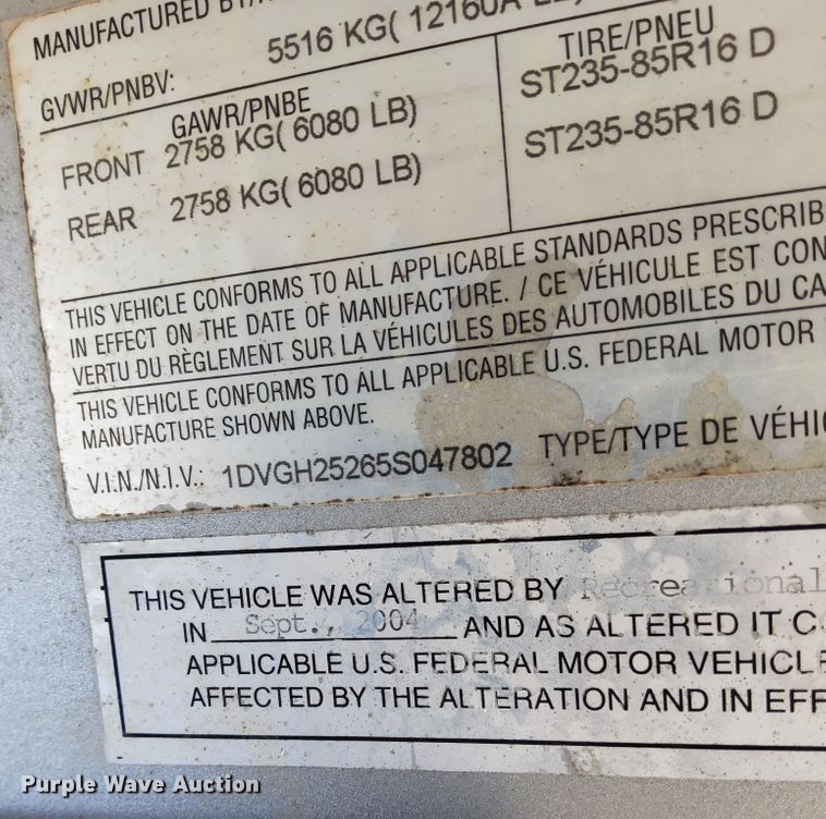 image for item DS8145 2005 Kiefer Built Genesis X-380  livestock trailer