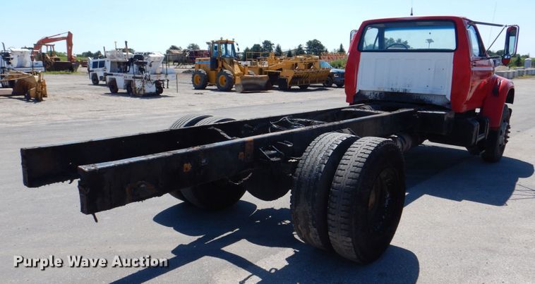 image for item DS8153 1998 Ford F800  truck cab and chassis