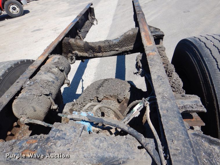 image for item DS8153 1998 Ford F800  truck cab and chassis