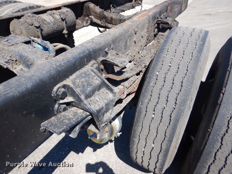 image for item DS8153 1998 Ford F800  truck cab and chassis