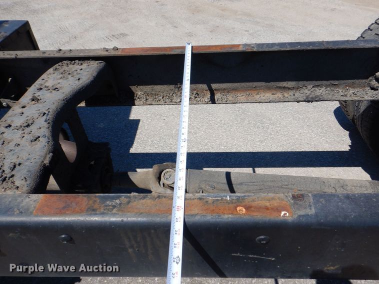 image for item DS8153 1998 Ford F800  truck cab and chassis