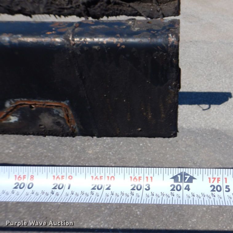 image for item DS8153 1998 Ford F800  truck cab and chassis