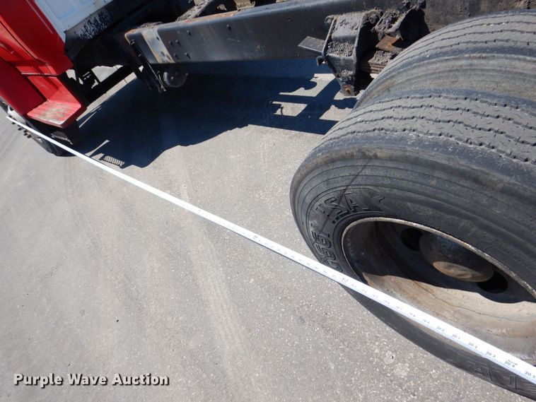 image for item DS8153 1998 Ford F800  truck cab and chassis