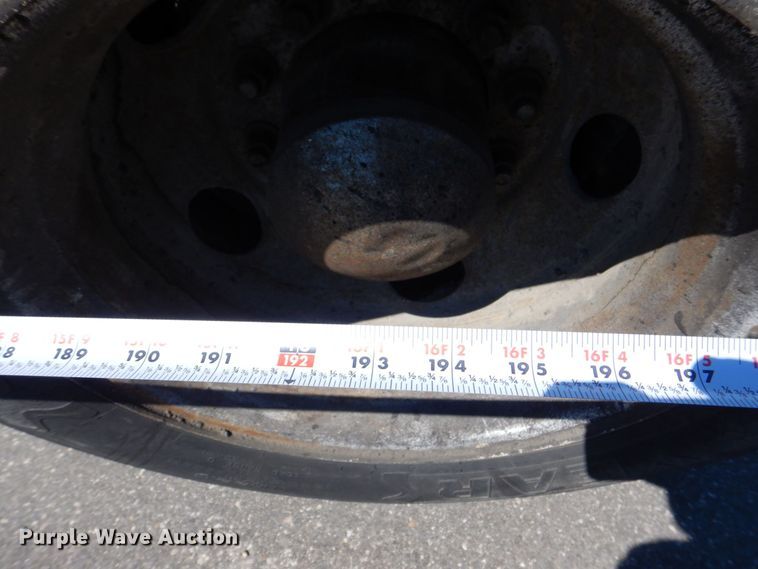 image for item DS8153 1998 Ford F800  truck cab and chassis