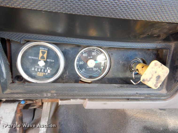 image for item DS8153 1998 Ford F800  truck cab and chassis