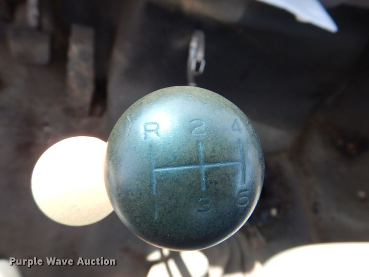 image for item DS8153 1998 Ford F800  truck cab and chassis