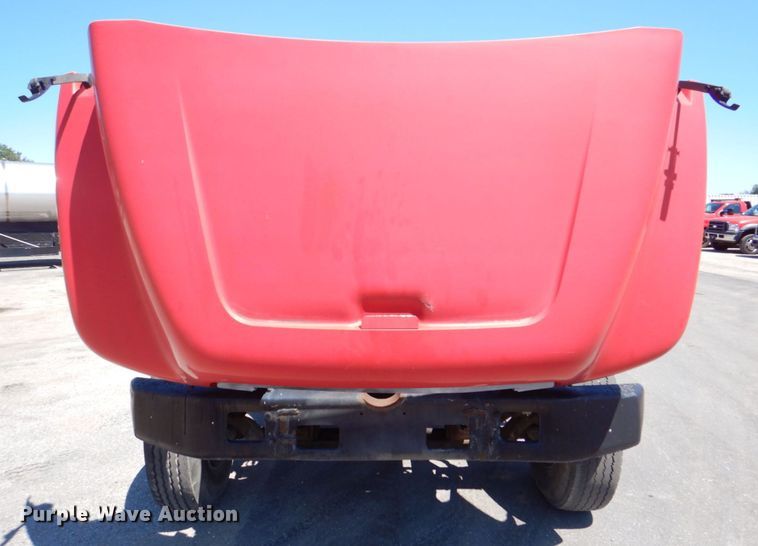 image for item DS8153 1998 Ford F800  truck cab and chassis