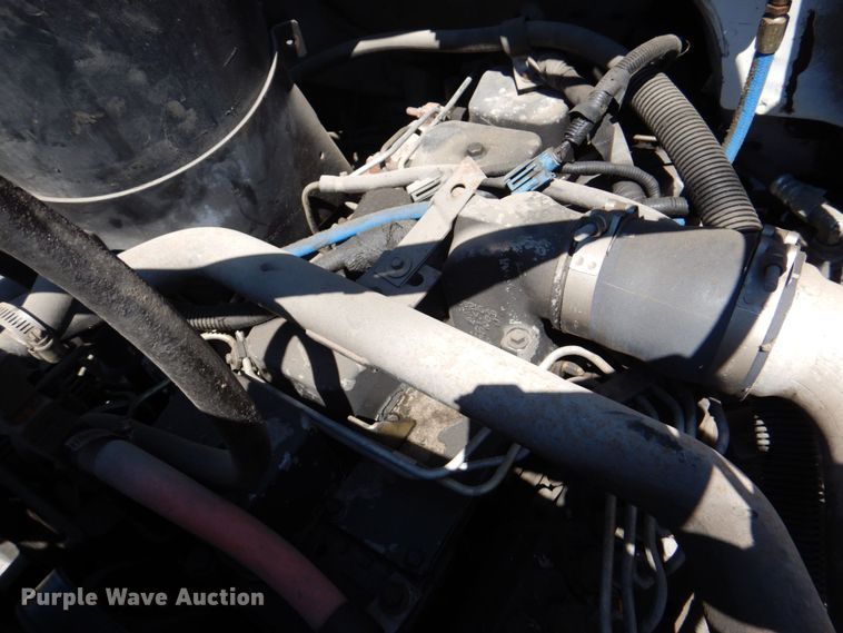 image for item DS8153 1998 Ford F800  truck cab and chassis