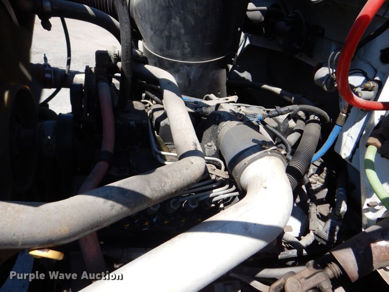 image for item DS8153 1998 Ford F800  truck cab and chassis