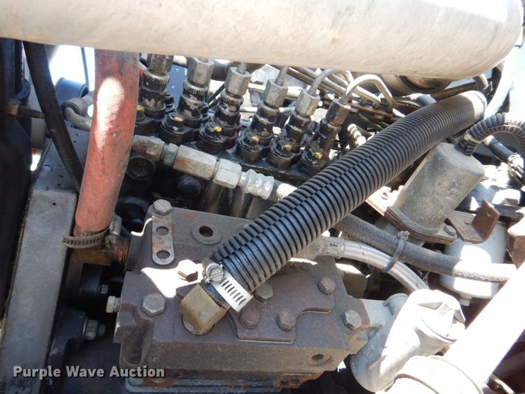 image for item DS8153 1998 Ford F800  truck cab and chassis