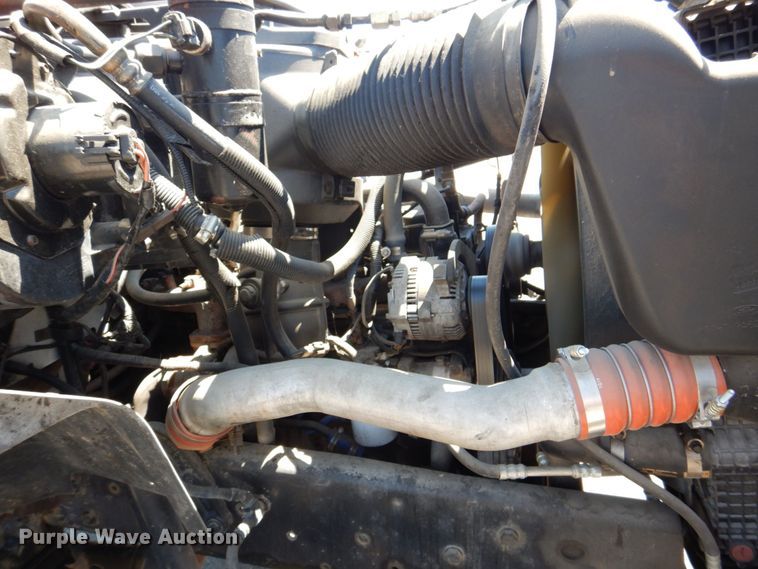 image for item DS8153 1998 Ford F800  truck cab and chassis