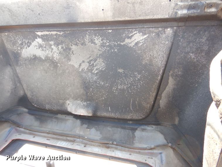 image for item DS8153 1998 Ford F800  truck cab and chassis