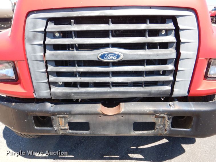 image for item DS8153 1998 Ford F800  truck cab and chassis
