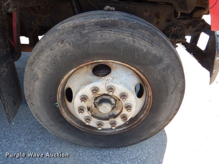 image for item DS8153 1998 Ford F800  truck cab and chassis