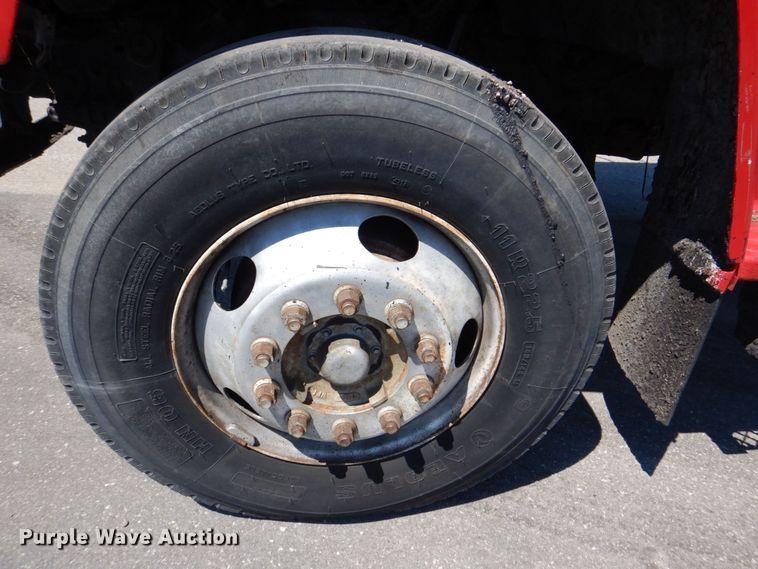 image for item DS8153 1998 Ford F800  truck cab and chassis