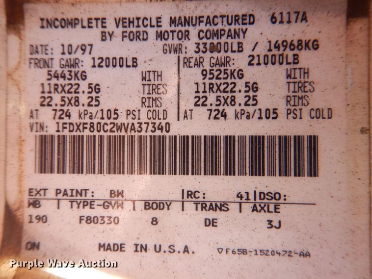 image for item DS8153 1998 Ford F800  truck cab and chassis