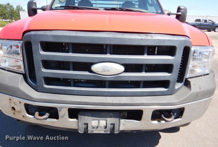 image for item DS8157 2007 Ford F450 Super Duty XL  flatbed truck