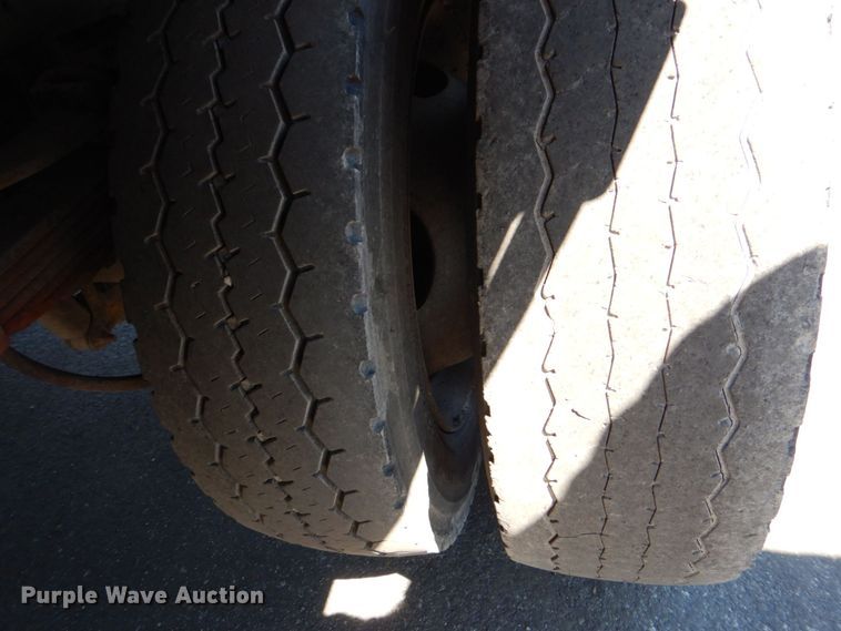 image for item DS8157 2007 Ford F450 Super Duty XL  flatbed truck