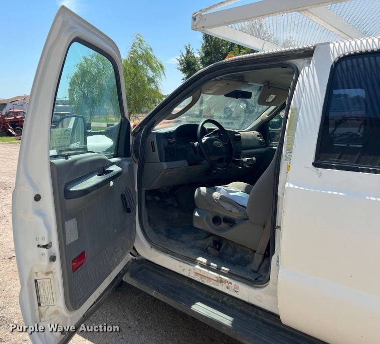 image for item DS8464 2007 Ford F550  Crew Cab utility / service truck