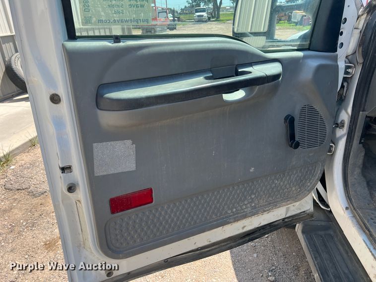 image for item DS8464 2007 Ford F550  Crew Cab utility / service truck