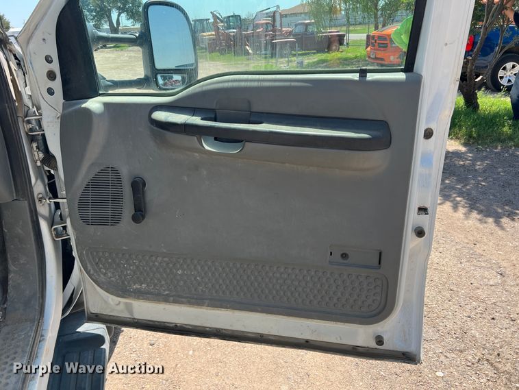 image for item DS8464 2007 Ford F550  Crew Cab utility / service truck
