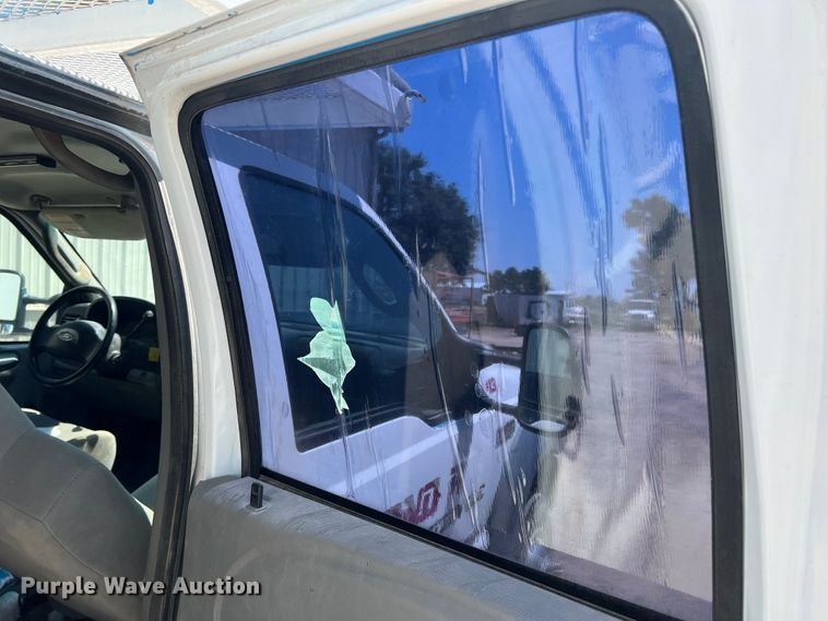 image for item DS8464 2007 Ford F550  Crew Cab utility / service truck