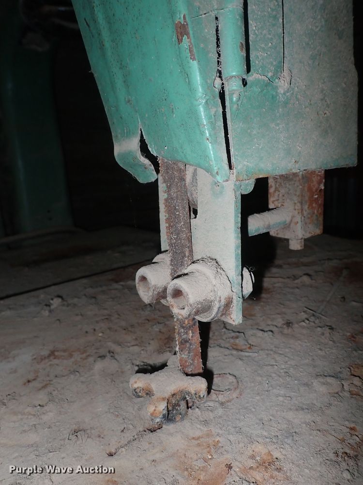 image for item IN9077 (2) bandsaws