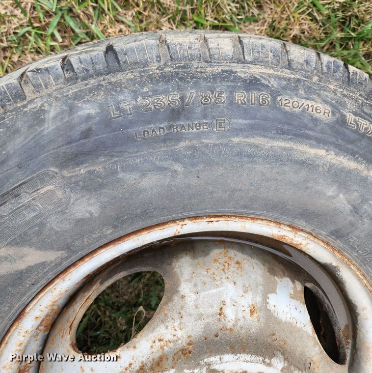 image for item JA9989 (24) tires