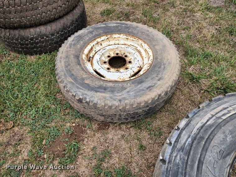 image for item JA9989 (24) tires