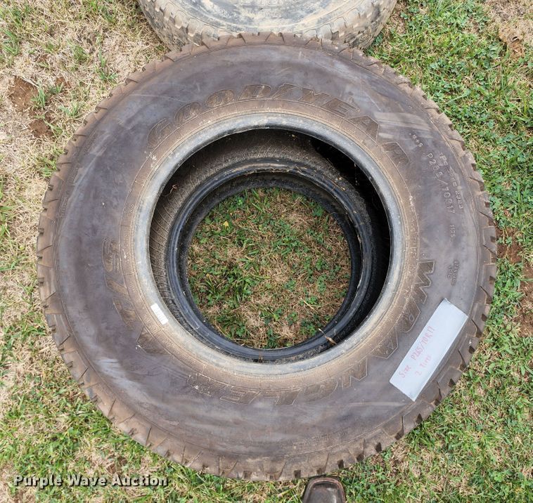 image for item JA9989 (24) tires