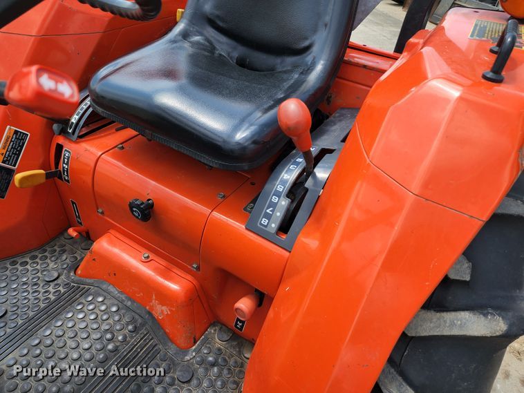 image for item JB9023 Kubota L3300 GST  MFWD tractor