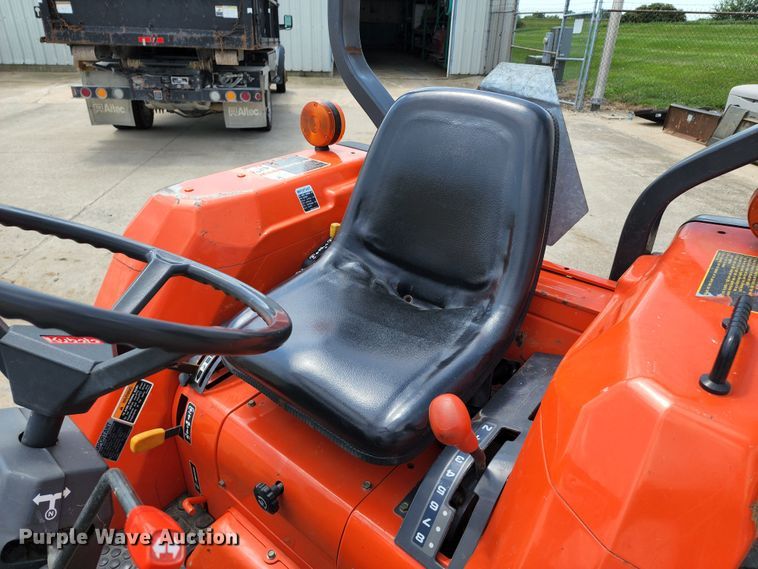 image for item JB9023 Kubota L3300 GST  MFWD tractor